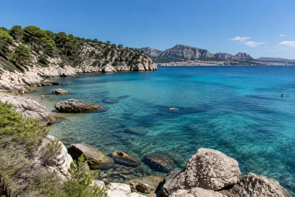 découvrez la plage de l’anse des phocéens à marseille en photos et consultez les avis des visiteurs avant votre prochaine escapade.